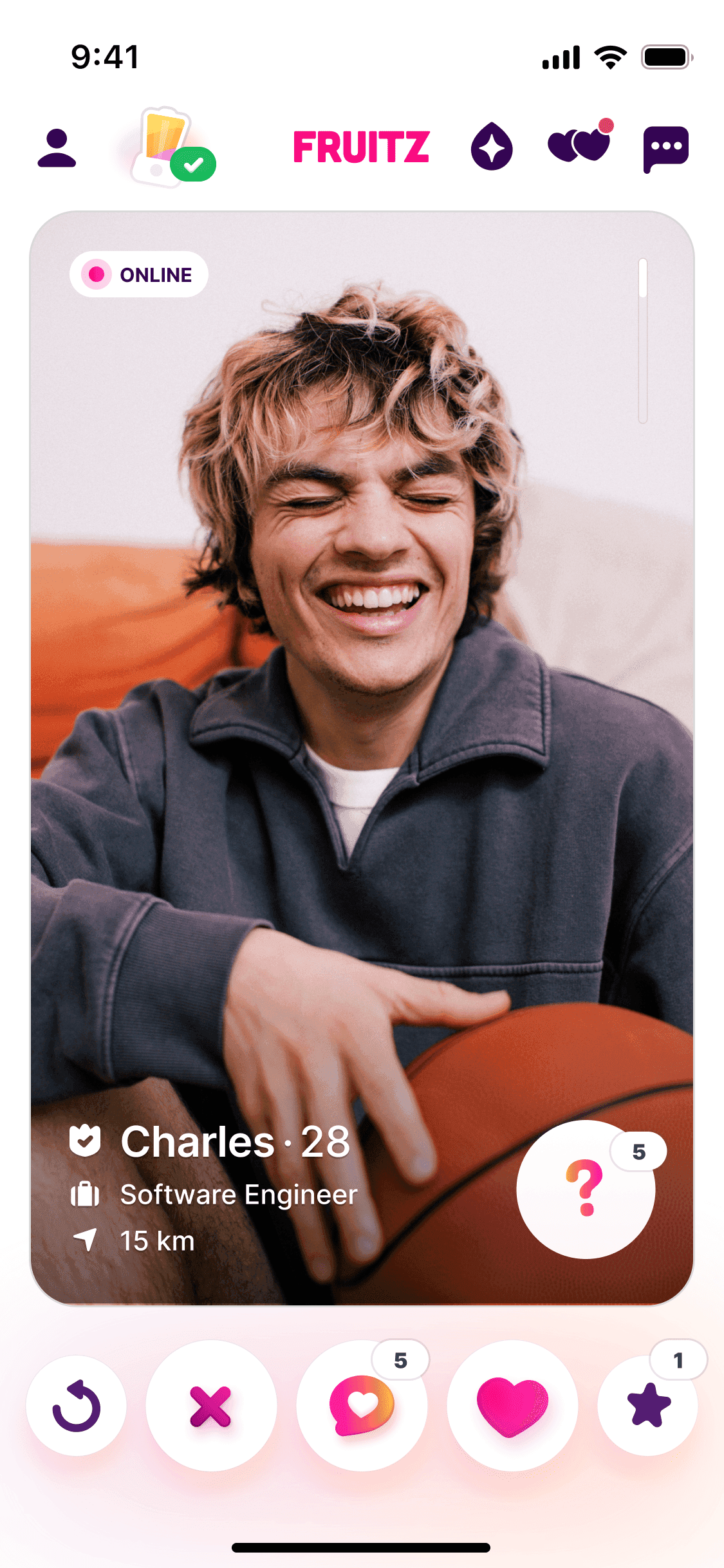 The old home screen, five feature entry points crowded into the top bar and five action buttons under the card